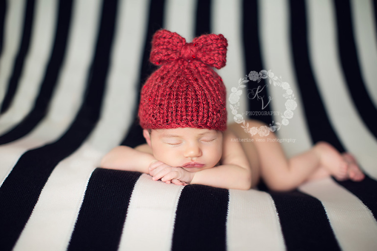 newborn with bow hat